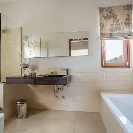 Sleeps 12 Pool Air Con Wifi Pollença