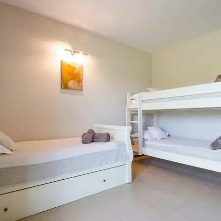 Sleeps 12 Pool Air Con Wifi Pollença
